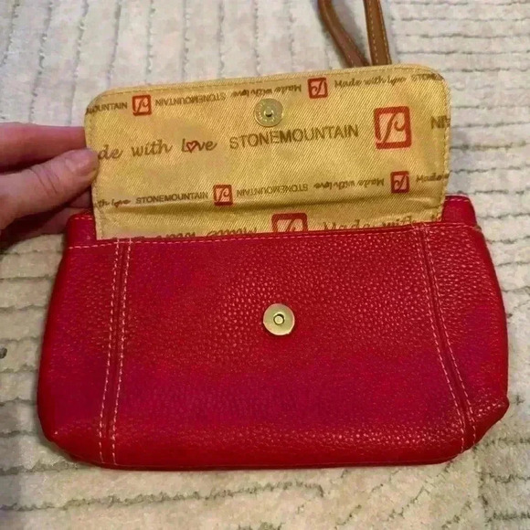 Stone Mountain small red leather wristlet - Picture 3 of 6